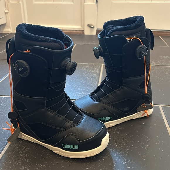 Black snowboard boots size 8.5 - Picture 3 of 3